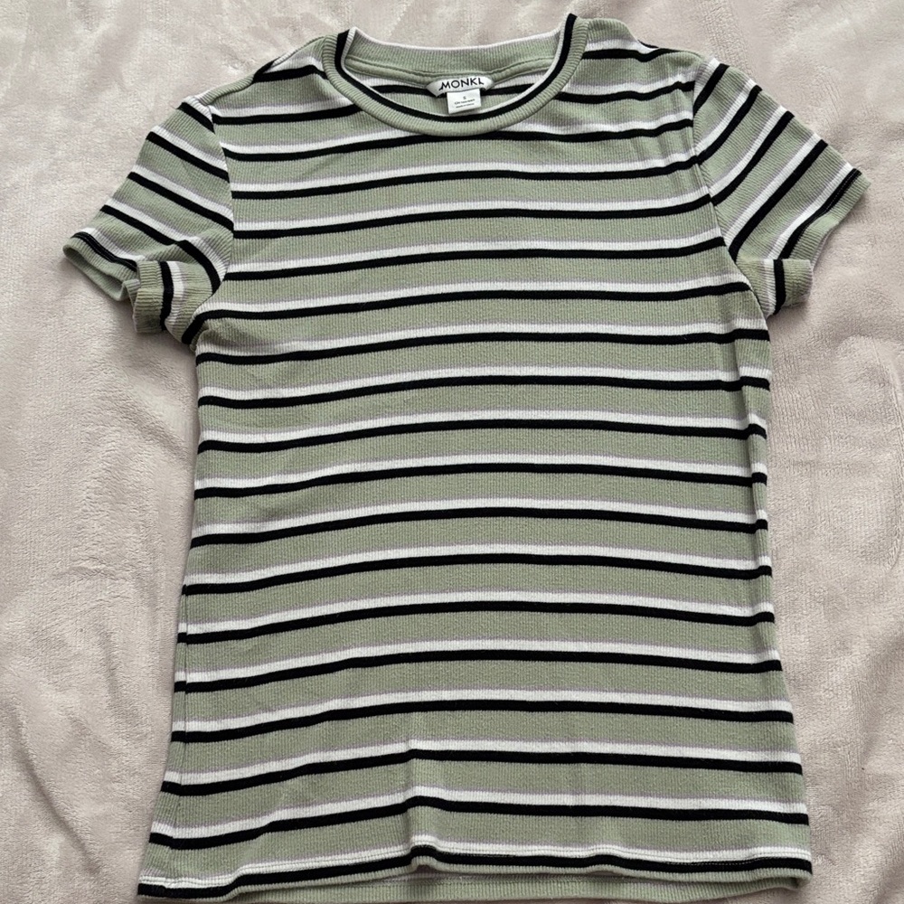 Womens Monki short sleeve 
Size Small